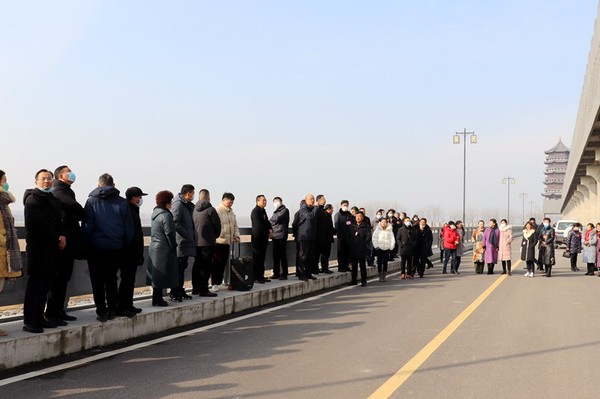 视察淮河花园湖进洪闸.jpg