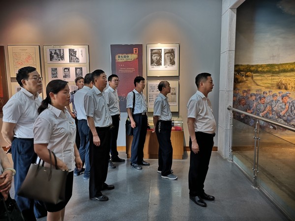 5.参观革命烈士纪念馆.jpg