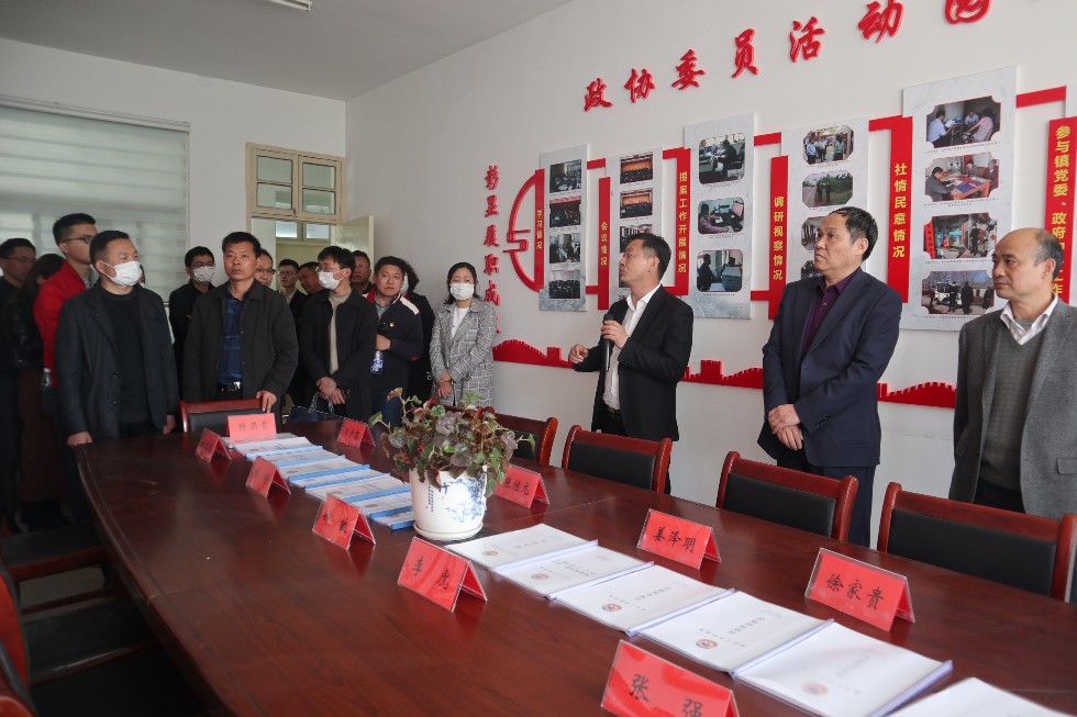 现场观摩殷涧镇“两室”建设.JPG