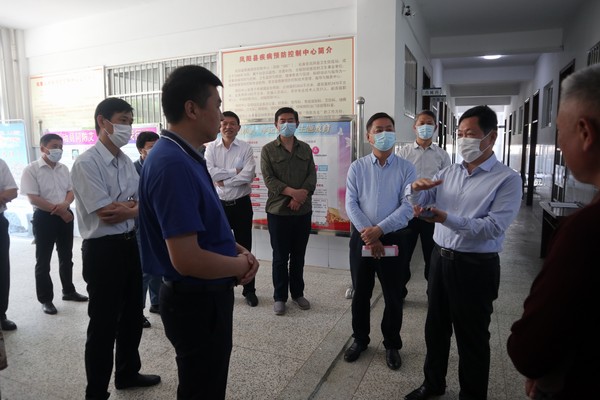 在凤阳县疾控中心调研.JPG