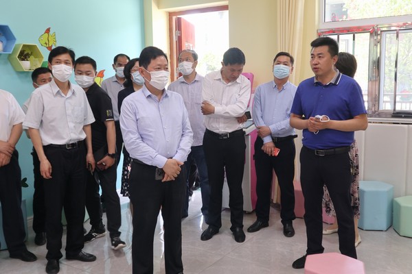 在府城镇预防接种中心调研.JPG