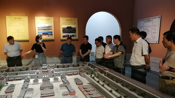 在凤阳县博物馆参观.jpg